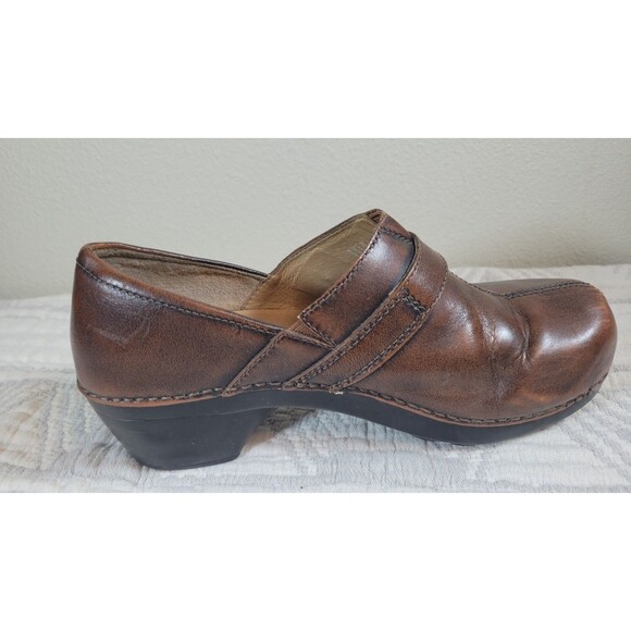 Dansko Brown Leather Clogs Size 38 Button Strap Slip On Comfort Shoes - Picture 4 of 8